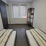 Nyaraló Martin *